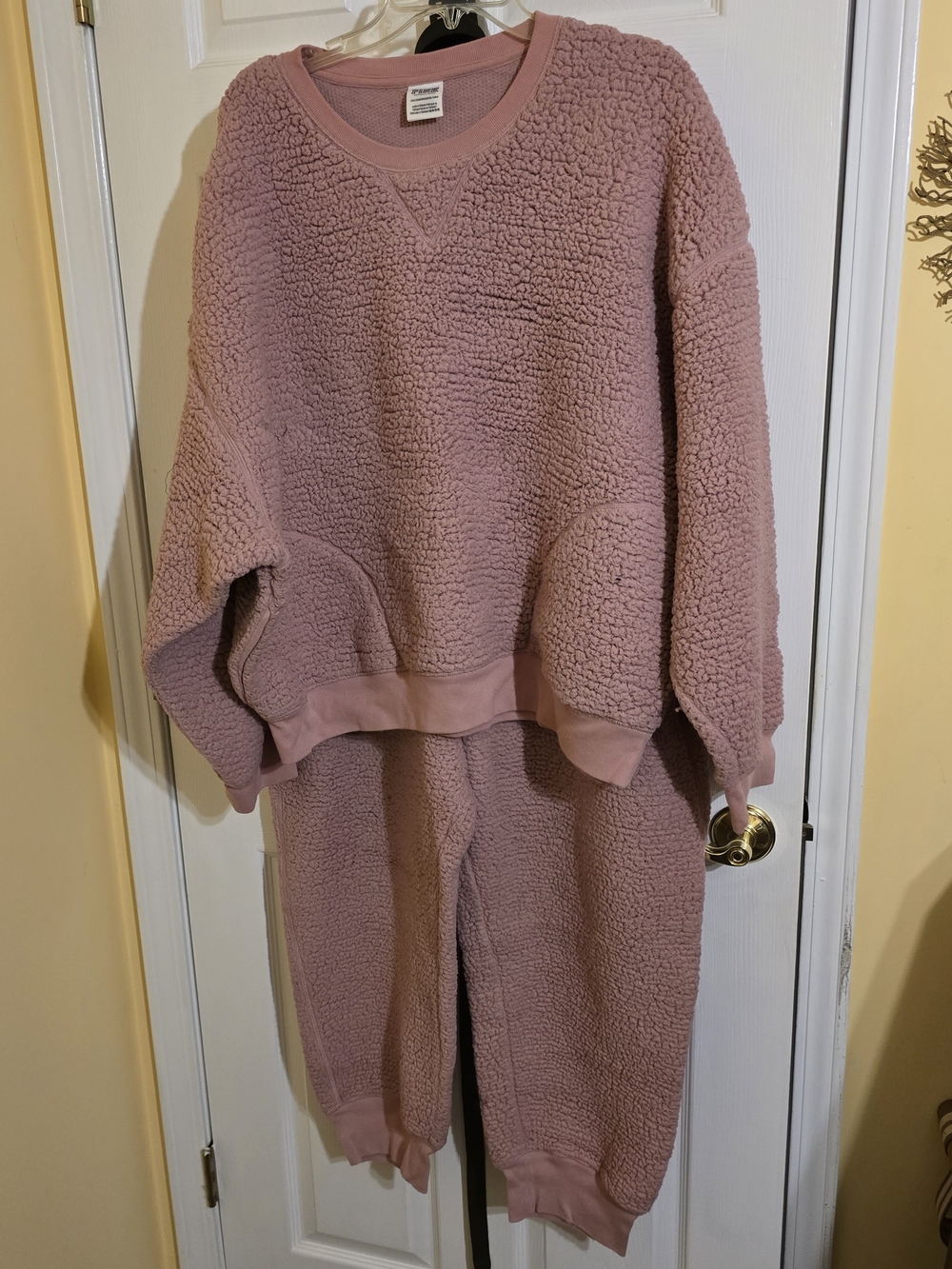 Victoria's Secret Plush Sherpa Sweatshirt & Joggers - Mauve Pink